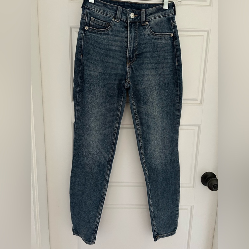 H&M Divided Women’s Distressed MediumBlue Jeans Denim Sz 4 New Without Tags